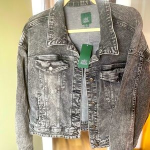 NWT Wild Fable cropped black acid wash denim jacket